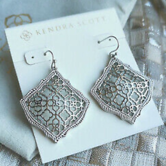 KENDRA SCOTT🆑Special Deals Designer Merchandise-Lowest Price-No Offers-PriceFirm - Picture 3 of 5